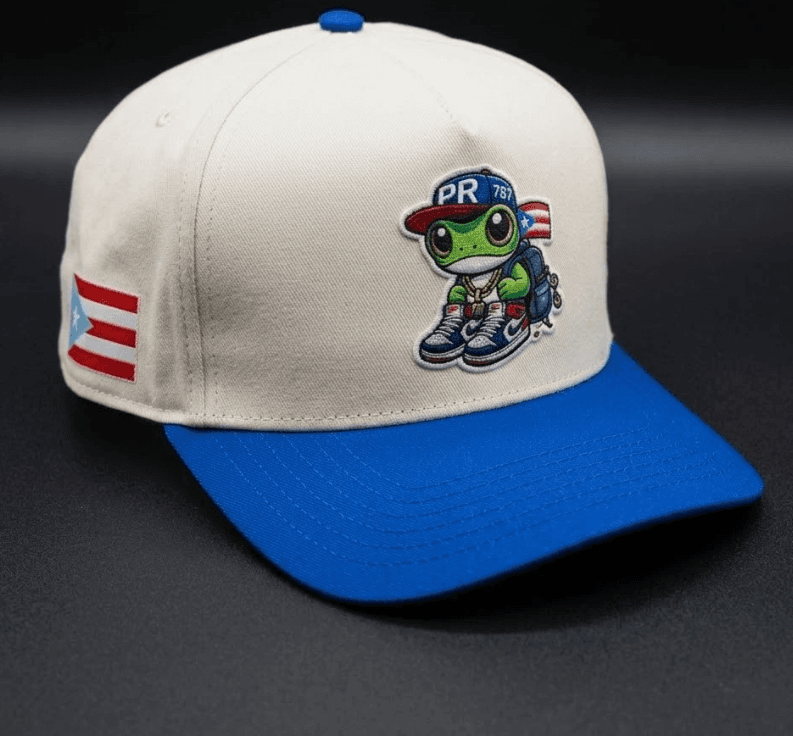 Gorra crema con visera azul royal y parche del coquí 787